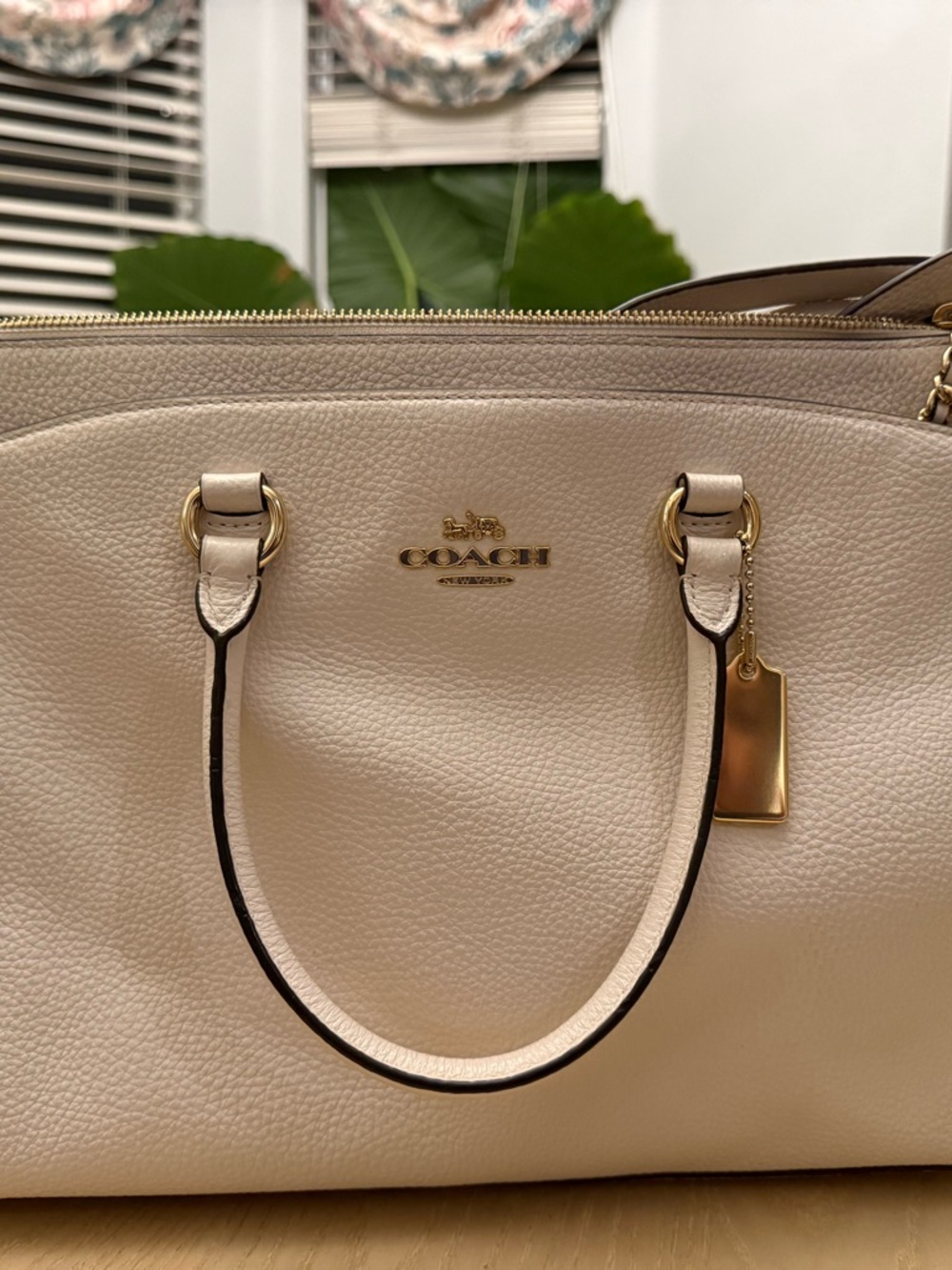 Coach Chalk Pebbled Leather Tote with Matching Zip Wallet - Picture 2 of 4
